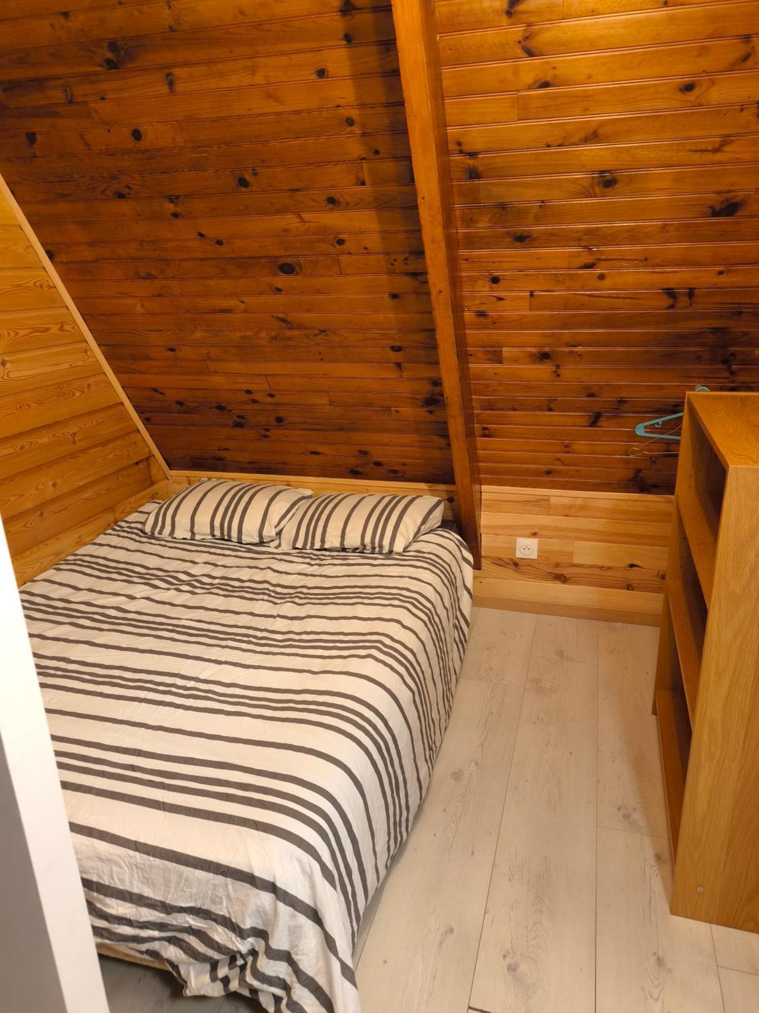 Petit Chalet Avec Terrasse Oust المظهر الخارجي الصورة