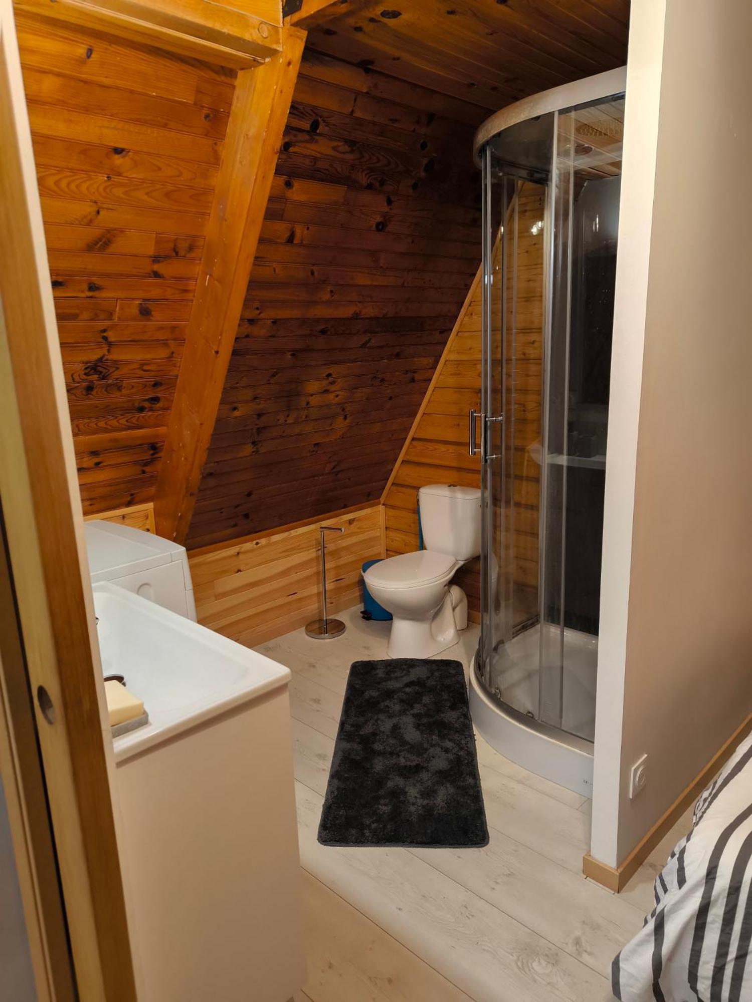 Petit Chalet Avec Terrasse Oust المظهر الخارجي الصورة