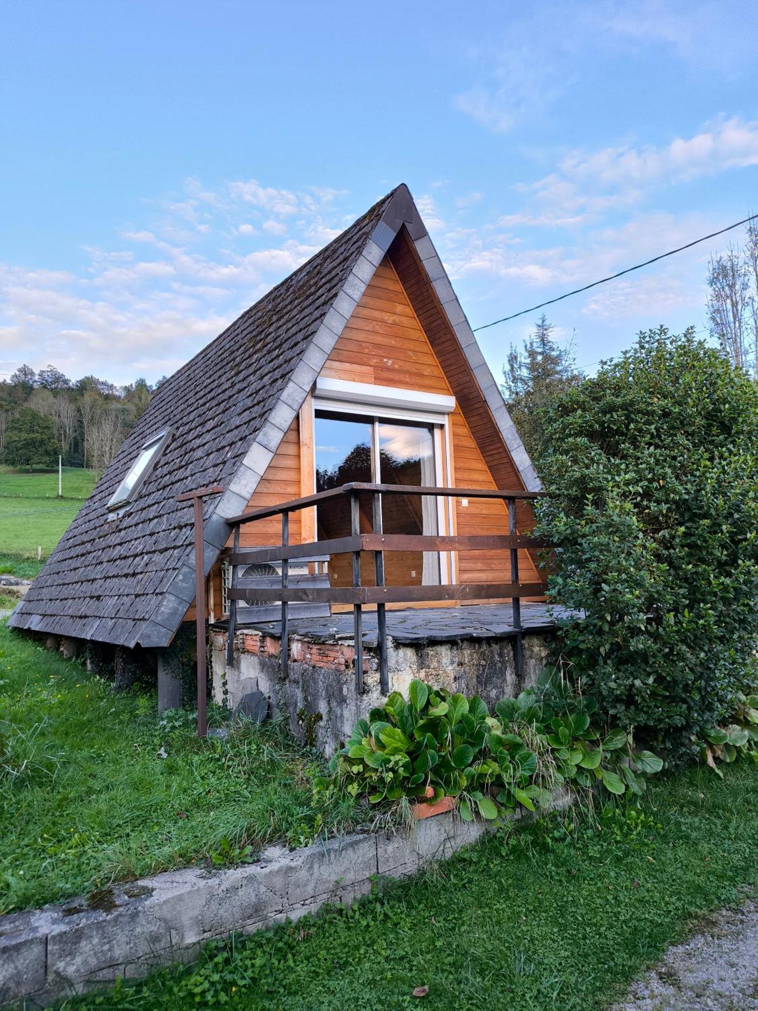 Petit Chalet Avec Terrasse Oust المظهر الخارجي الصورة